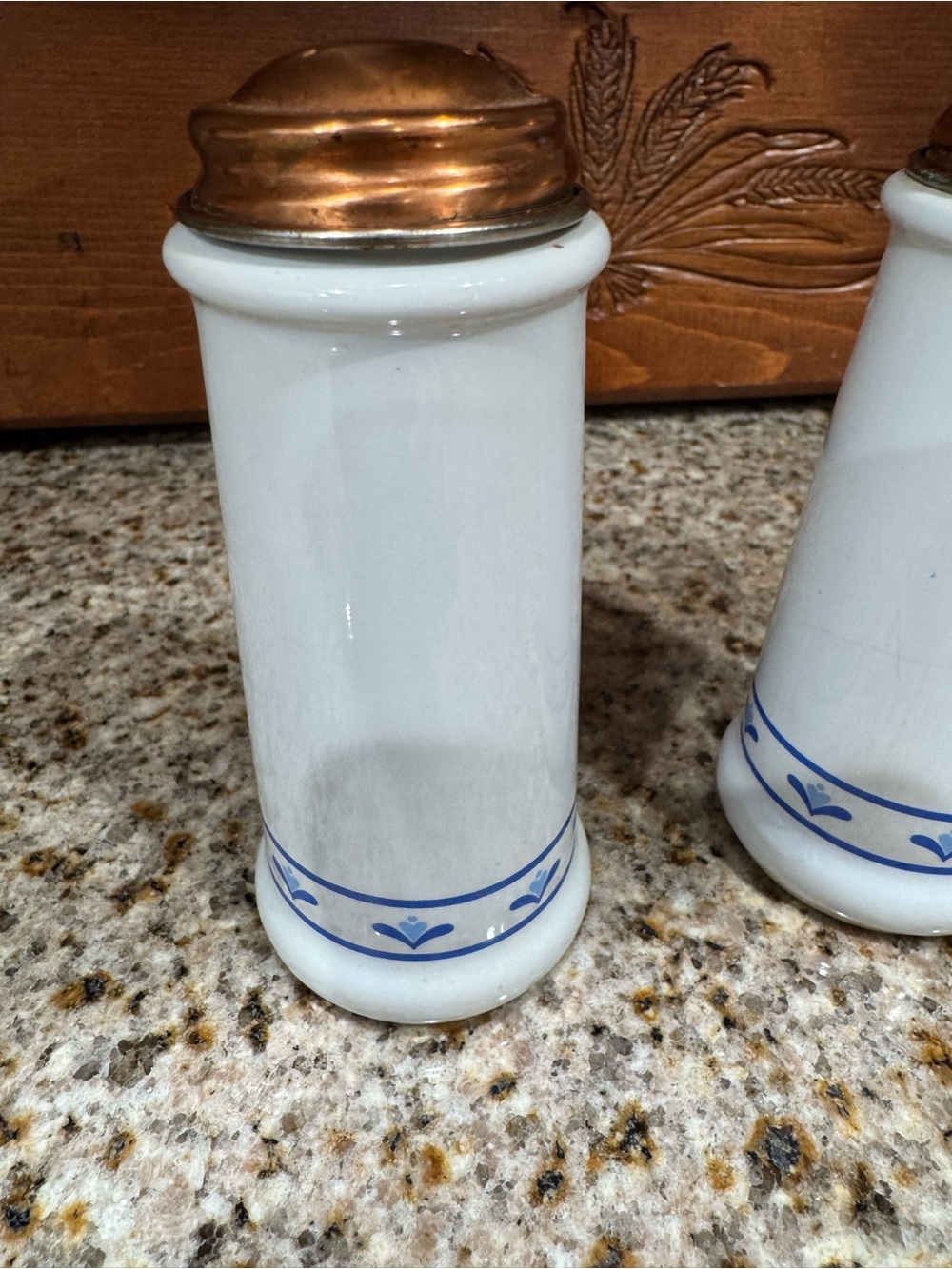 Vintage copper kitchen bundle: salt & pepper, molds & cookie press - Picture 4 of 16